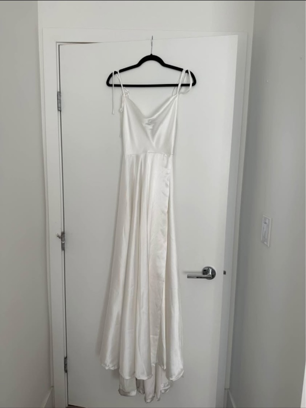Wedding dress with a slit XS